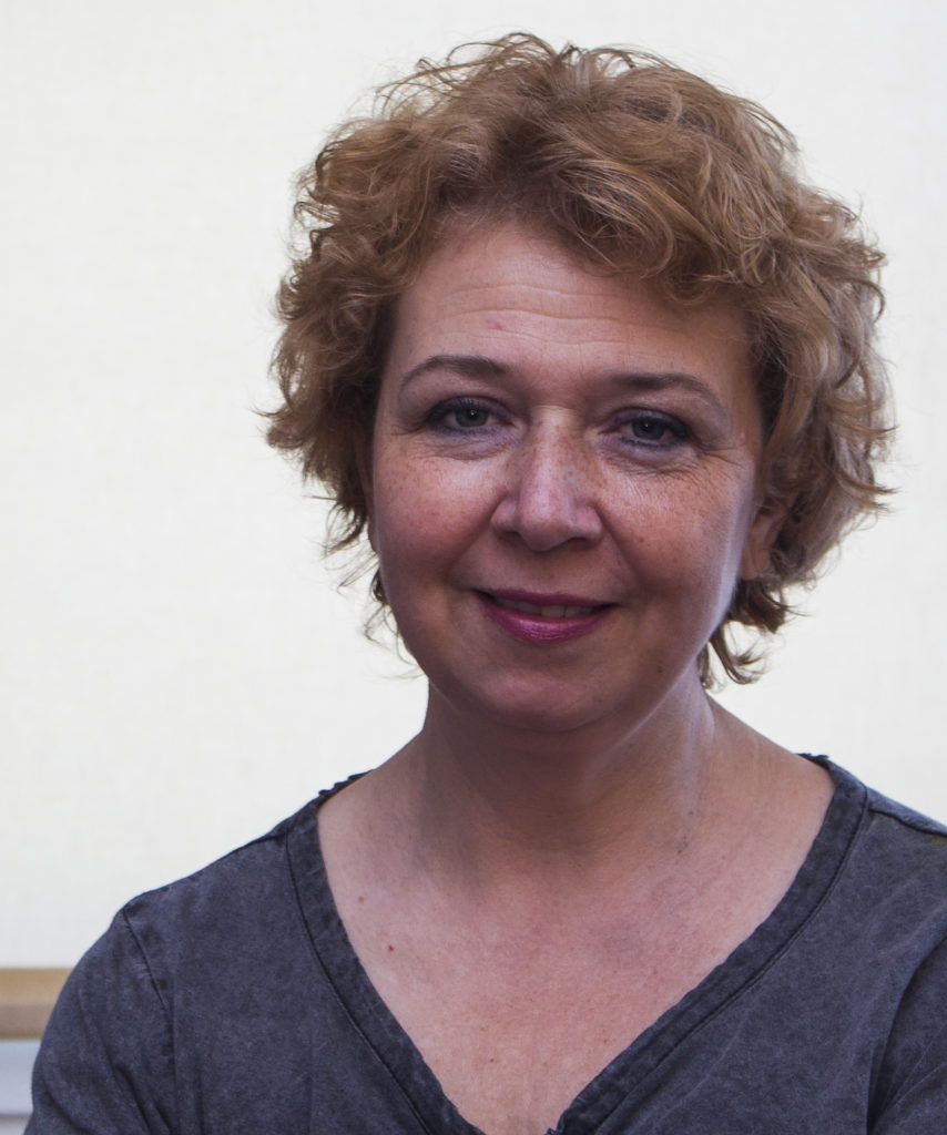 Profilfoto der Künstlerin und Illustratortin Irene Gravender.